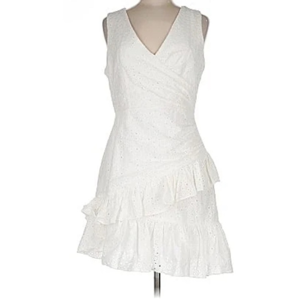 Elegant White Sleeveless Dress